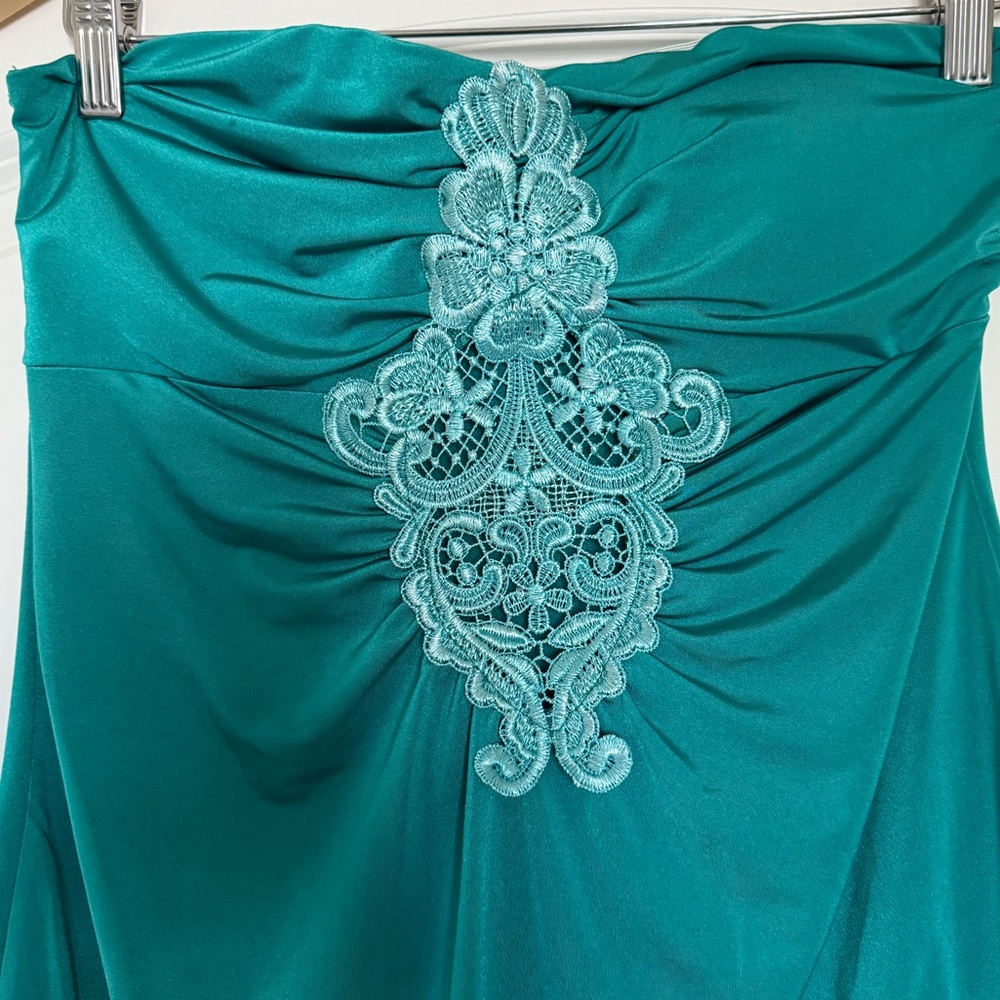 2b Bebe Ruched Front Lace Banded Bottom Tube Top (M) - Picture 4 of 7